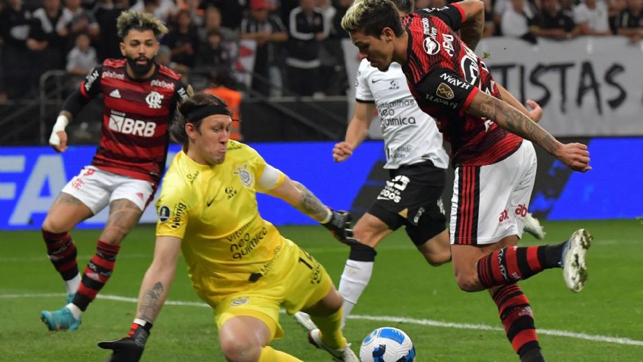 Nos pênaltis, Flamengo conquista a Copa do Brasil